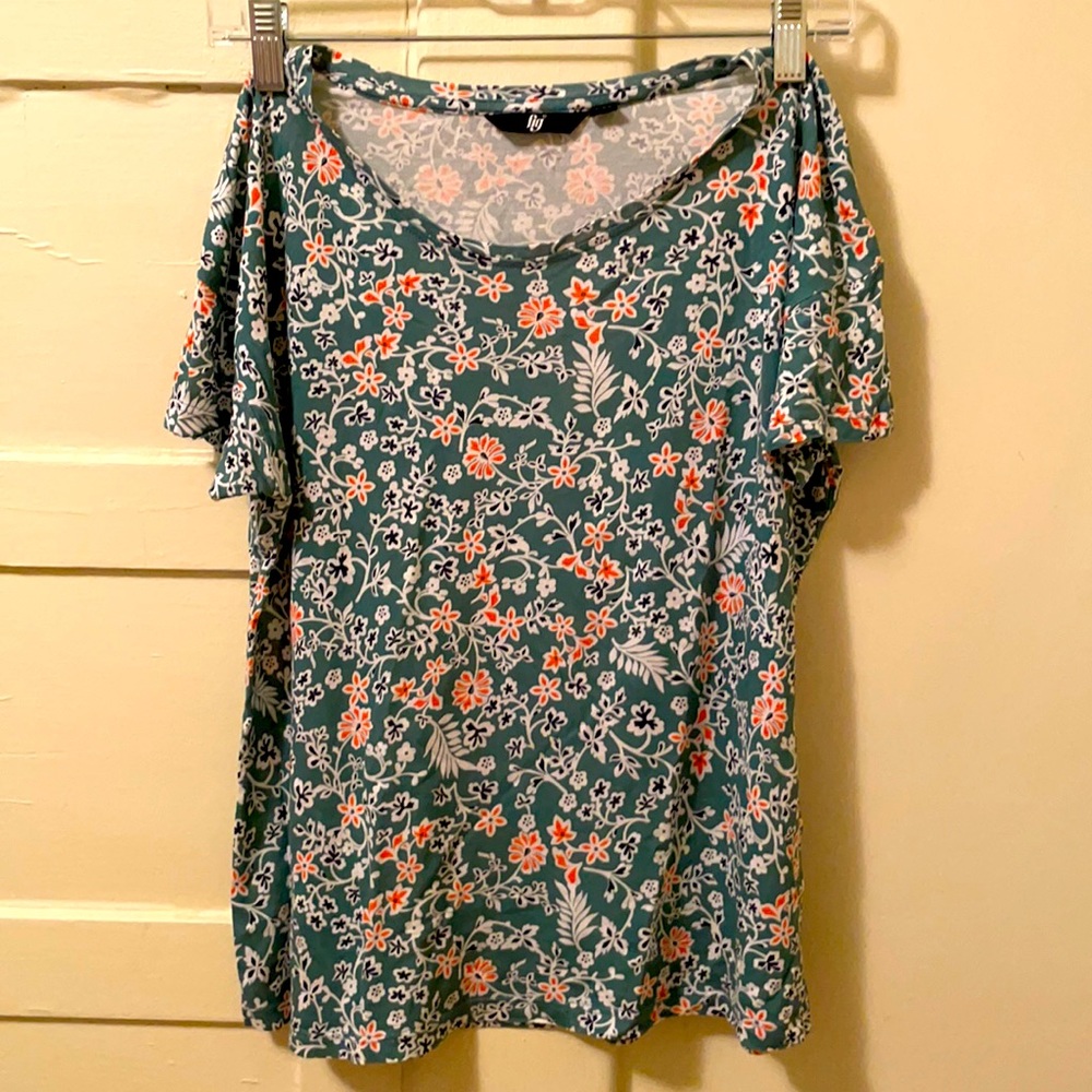 Tshirt top- perfect with skinny high waist jeans
